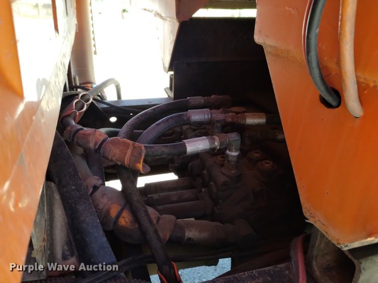 image for item DQ6140 1995 Ford LT9000 dump truck