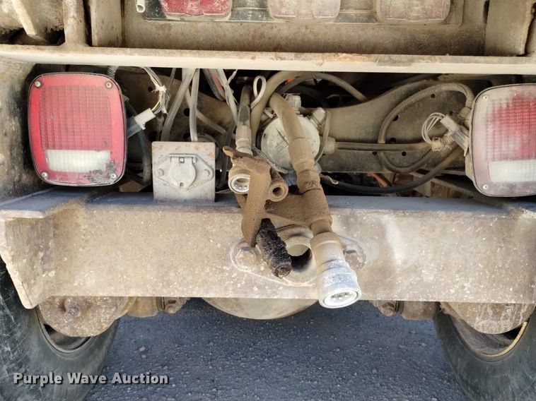 image for item DQ6140 1995 Ford LT9000 dump truck