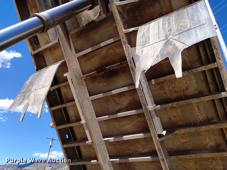 image for item DQ6140 1995 Ford LT9000 dump truck