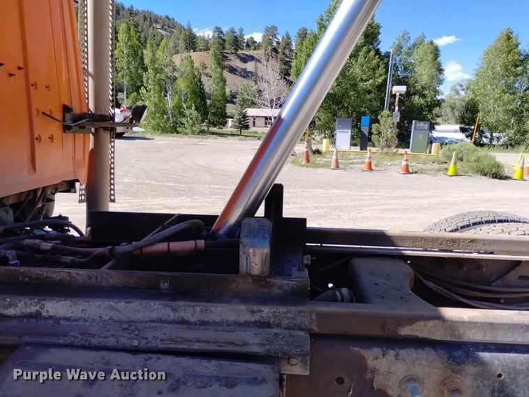 image for item DQ6140 1995 Ford LT9000 dump truck