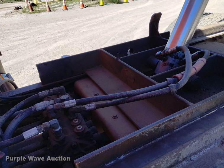 image for item DQ6140 1995 Ford LT9000 dump truck