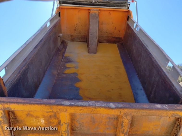 image for item DQ6140 1995 Ford LT9000 dump truck