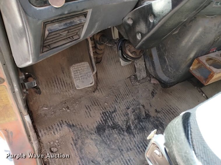 image for item DQ6140 1995 Ford LT9000 dump truck