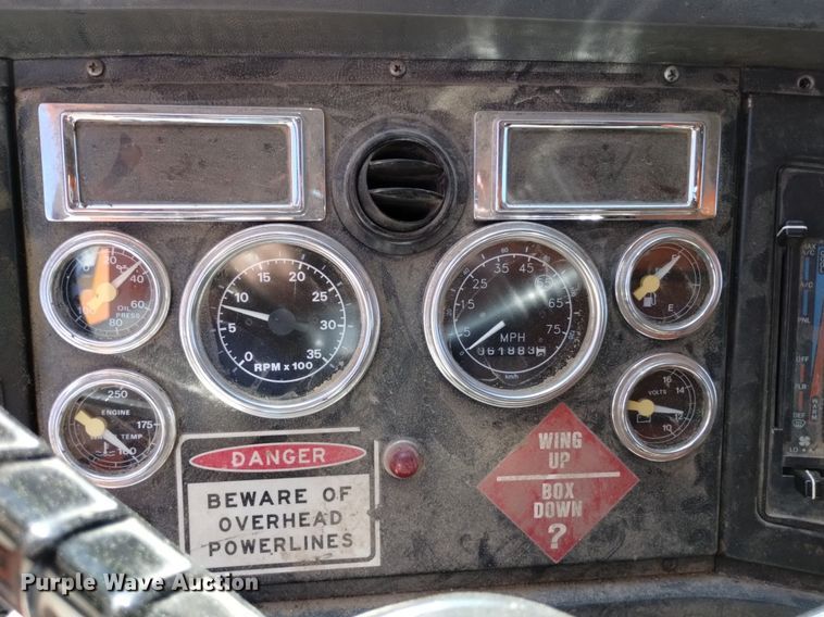 image for item DQ6140 1995 Ford LT9000 dump truck