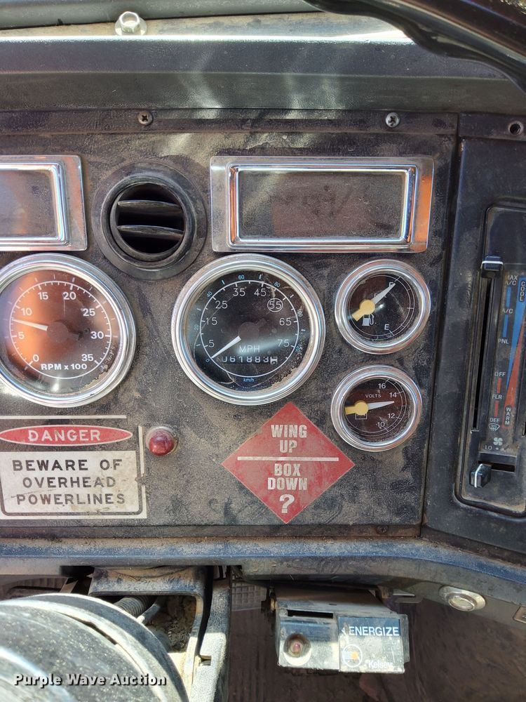 image for item DQ6140 1995 Ford LT9000 dump truck