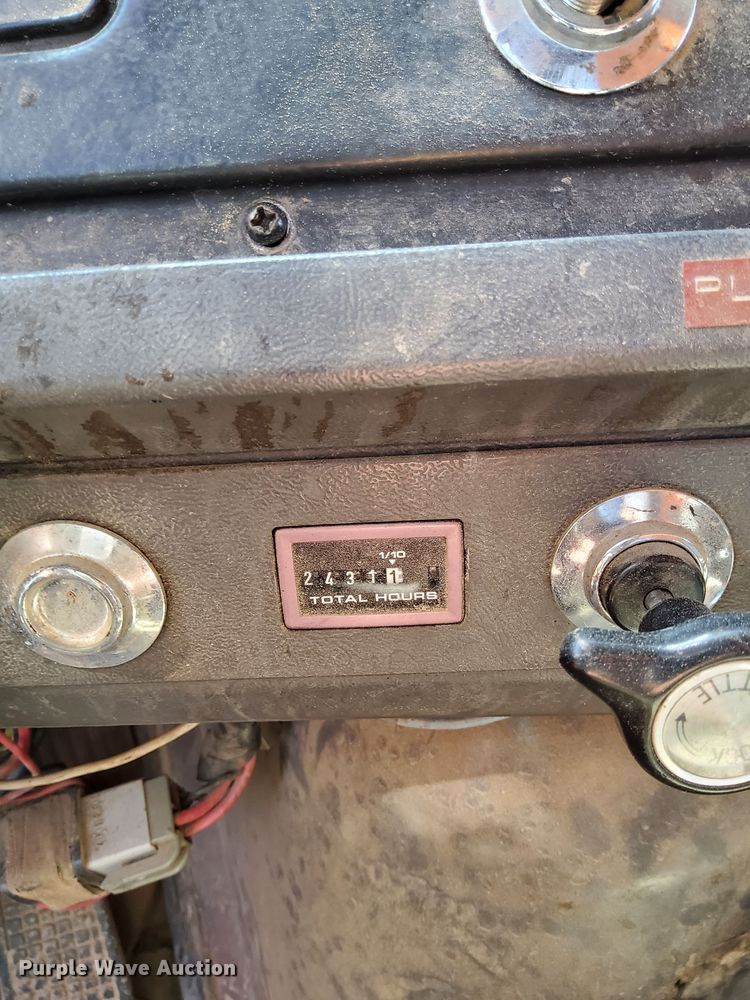 image for item DQ6140 1995 Ford LT9000 dump truck