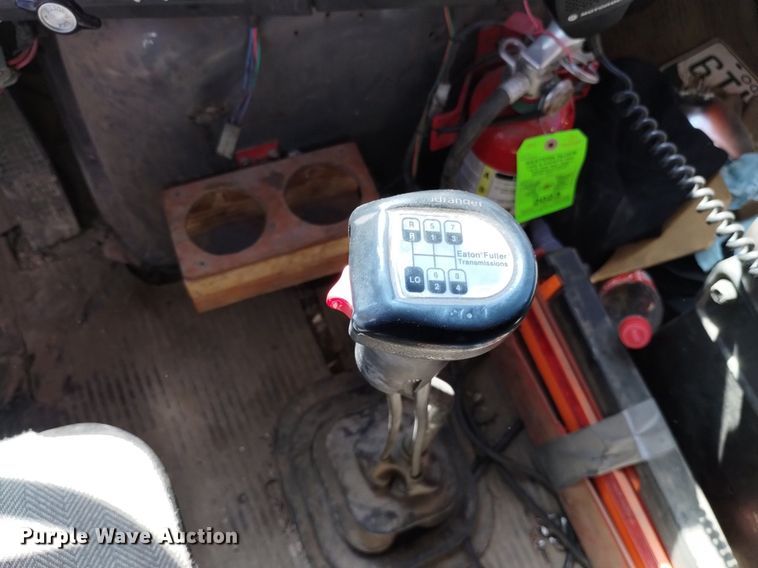 image for item DQ6140 1995 Ford LT9000 dump truck