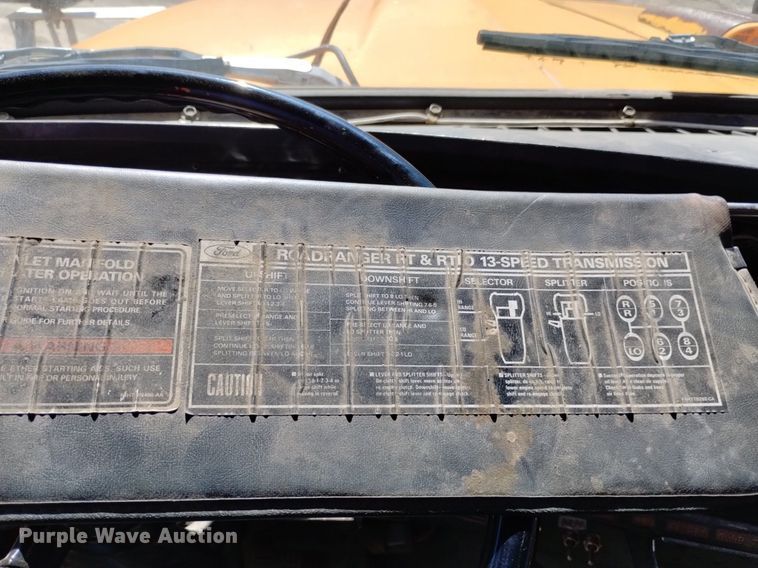 image for item DQ6140 1995 Ford LT9000 dump truck