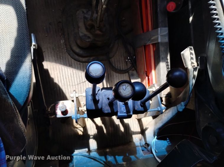 image for item DQ6140 1995 Ford LT9000 dump truck