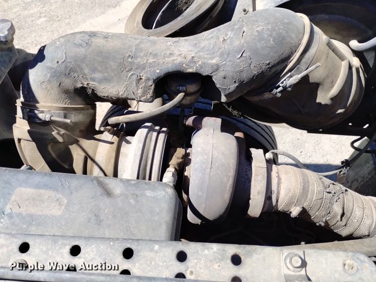 image for item DQ6140 1995 Ford LT9000 dump truck