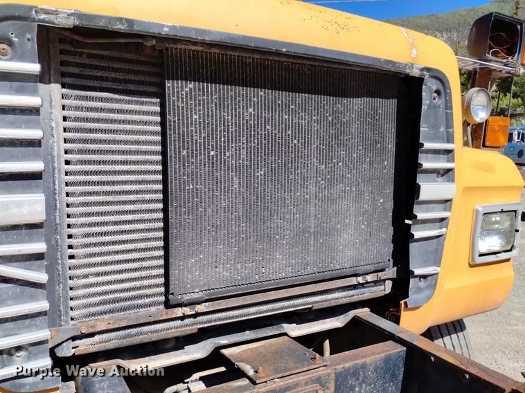 image for item DQ6140 1995 Ford LT9000 dump truck