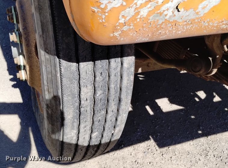 image for item DQ6140 1995 Ford LT9000 dump truck