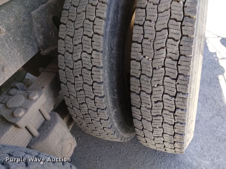 image for item DQ6140 1995 Ford LT9000 dump truck