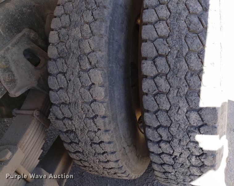 image for item DQ6140 1995 Ford LT9000 dump truck