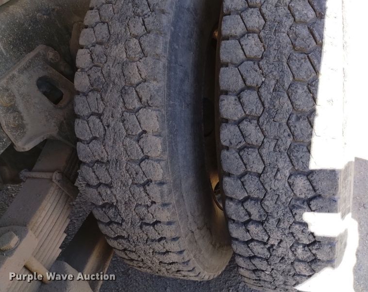 image for item DQ6140 1995 Ford LT9000 dump truck