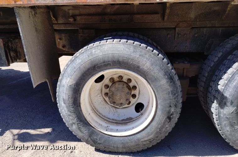 image for item DQ6140 1995 Ford LT9000 dump truck