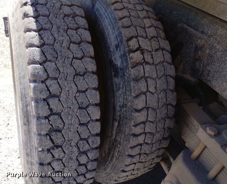 image for item DQ6140 1995 Ford LT9000 dump truck