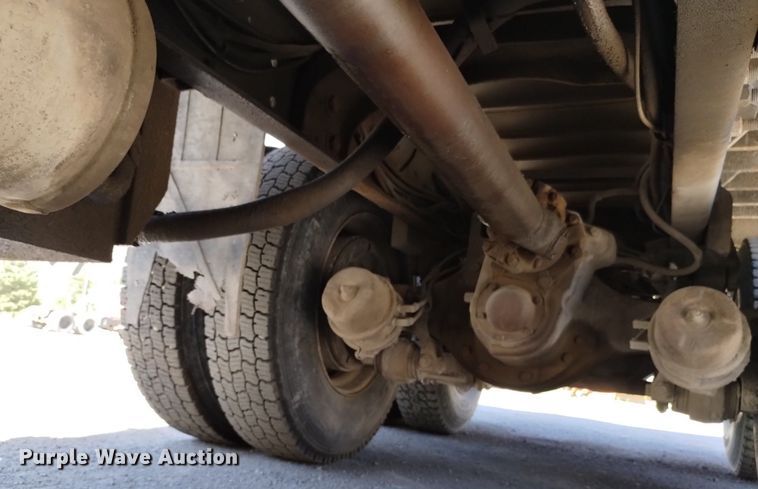 image for item DQ6140 1995 Ford LT9000 dump truck