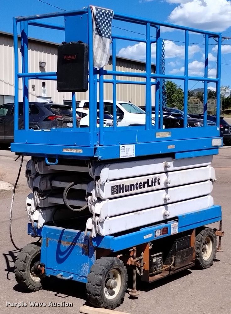 image for item DQ6150 1985 HunterLift 2152 scissor lift