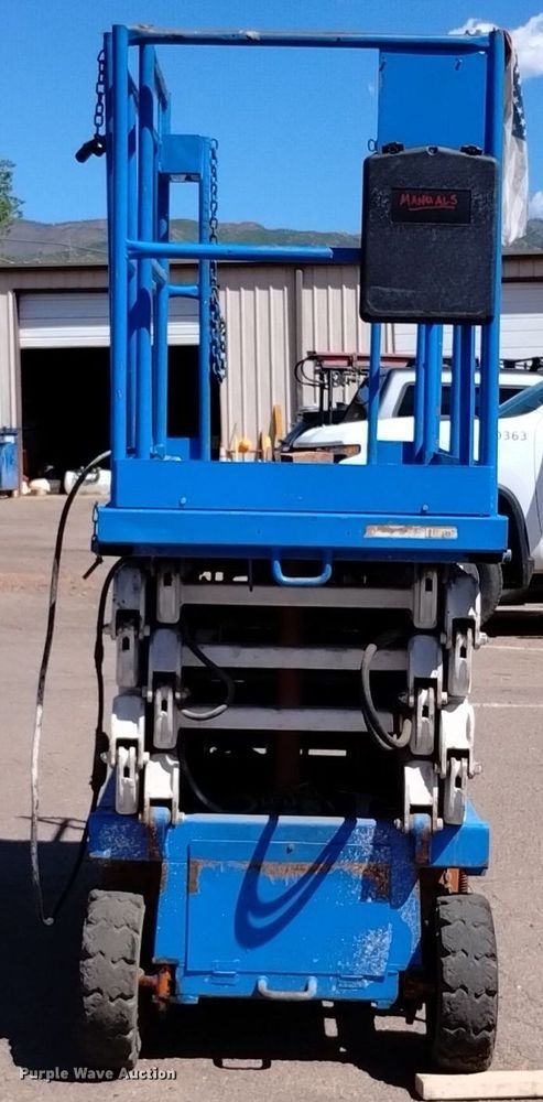 image for item DQ6150 1985 HunterLift 2152 scissor lift
