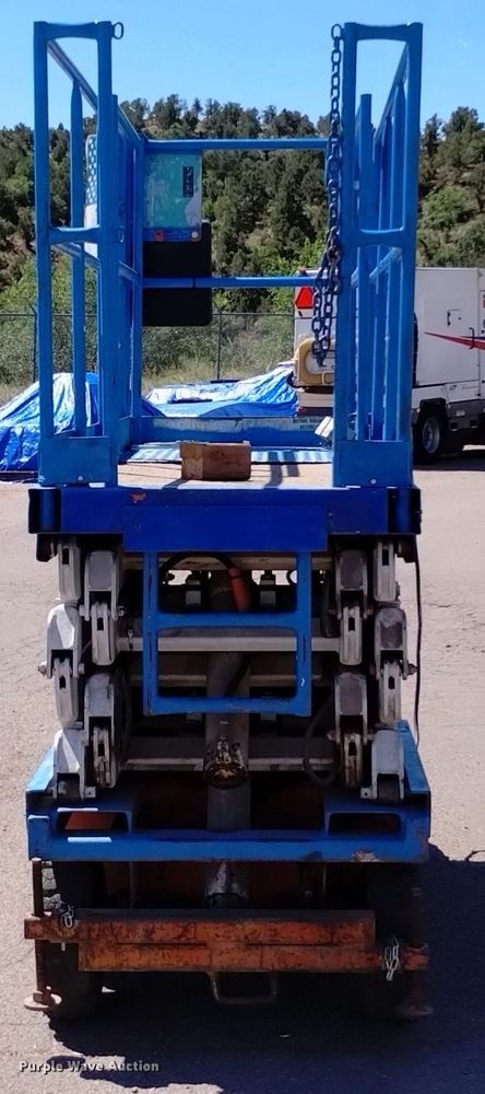 image for item DQ6150 1985 HunterLift 2152 scissor lift