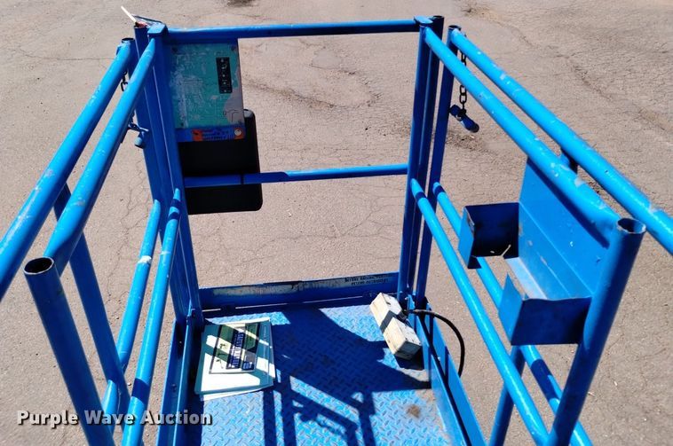 image for item DQ6150 1985 HunterLift 2152 scissor lift