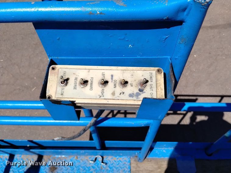 image for item DQ6150 1985 HunterLift 2152 scissor lift