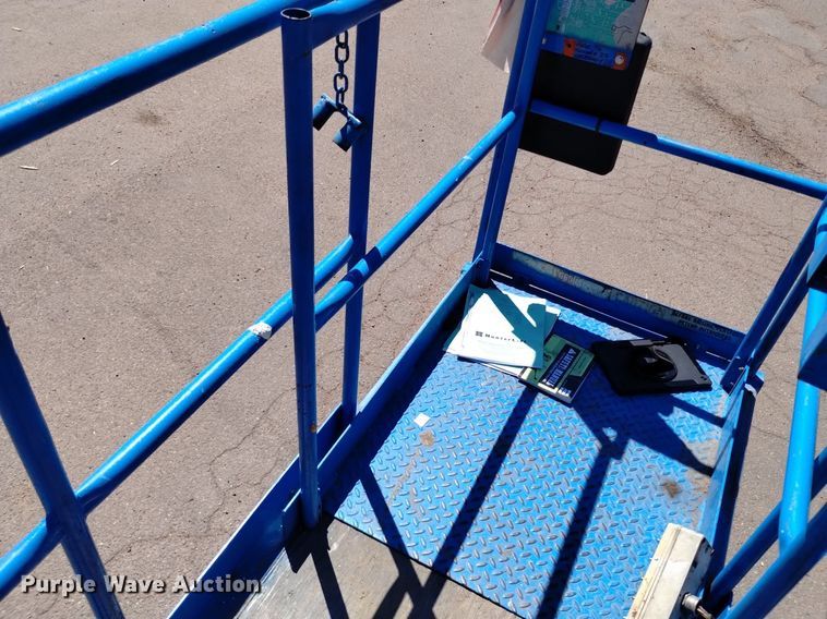 image for item DQ6150 1985 HunterLift 2152 scissor lift