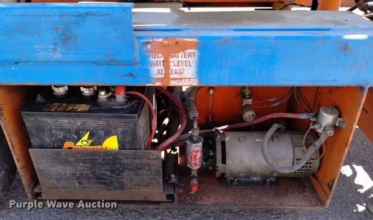 image for item DQ6150 1985 HunterLift 2152 scissor lift