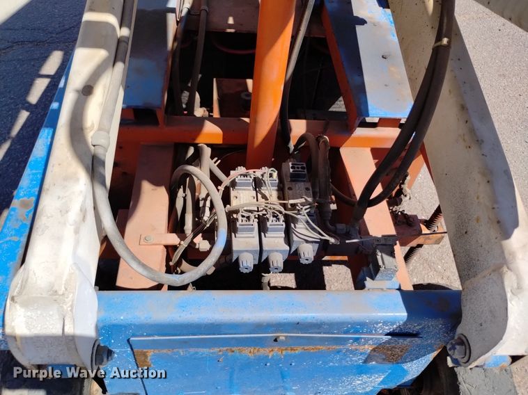 image for item DQ6150 1985 HunterLift 2152 scissor lift