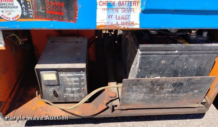 image for item DQ6150 1985 HunterLift 2152 scissor lift