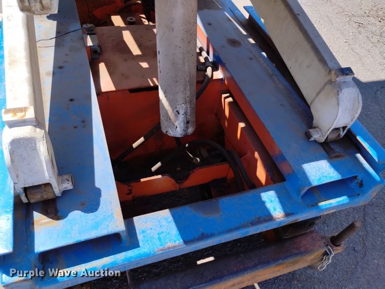 image for item DQ6150 1985 HunterLift 2152 scissor lift