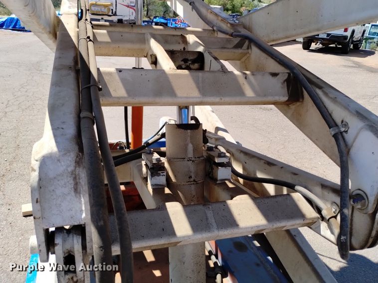 image for item DQ6150 1985 HunterLift 2152 scissor lift