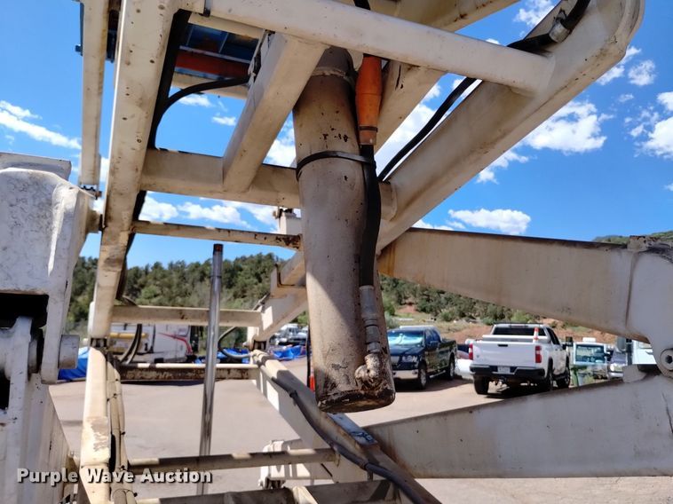 image for item DQ6150 1985 HunterLift 2152 scissor lift