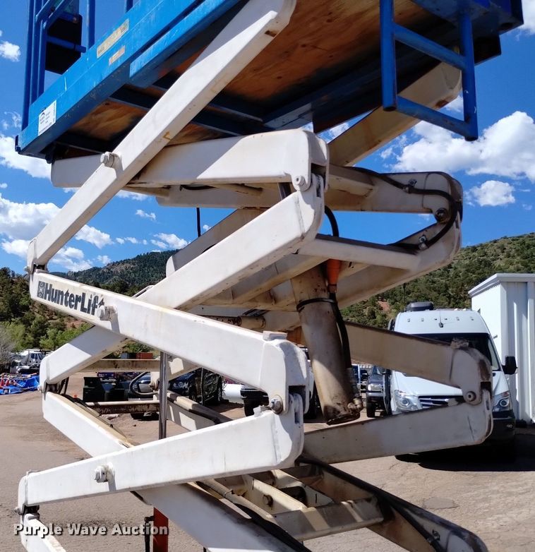 image for item DQ6150 1985 HunterLift 2152 scissor lift