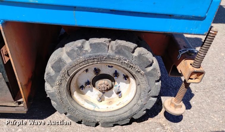 image for item DQ6150 1985 HunterLift 2152 scissor lift