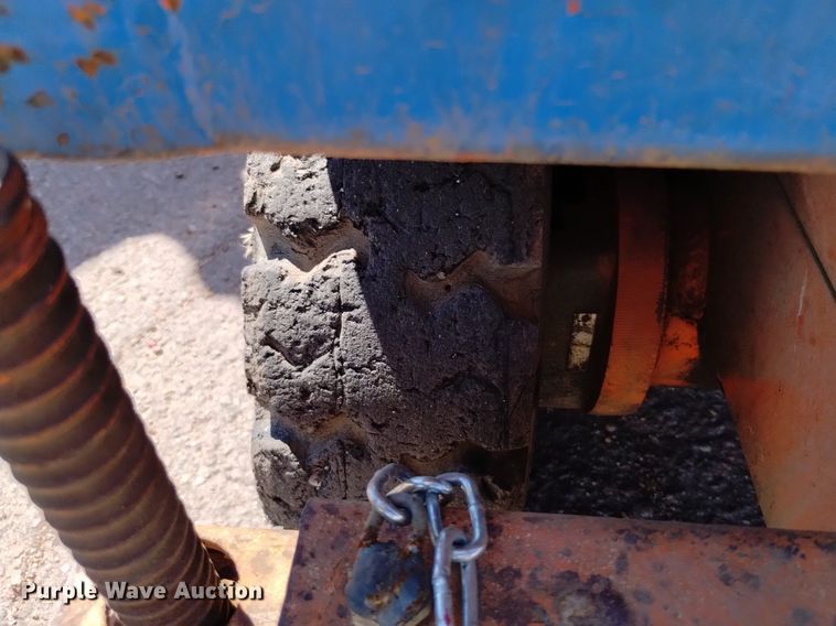 image for item DQ6150 1985 HunterLift 2152 scissor lift