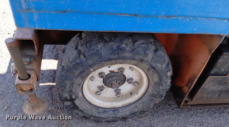 image for item DQ6150 1985 HunterLift 2152 scissor lift