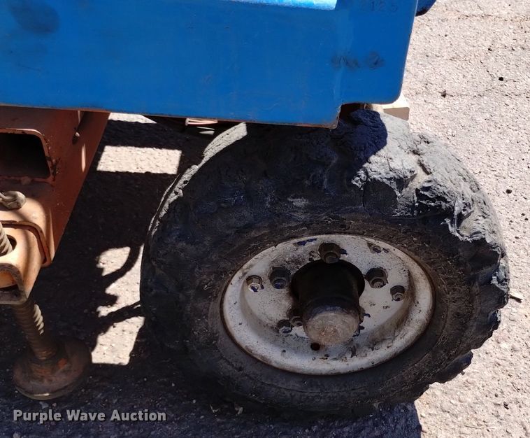 image for item DQ6150 1985 HunterLift 2152 scissor lift