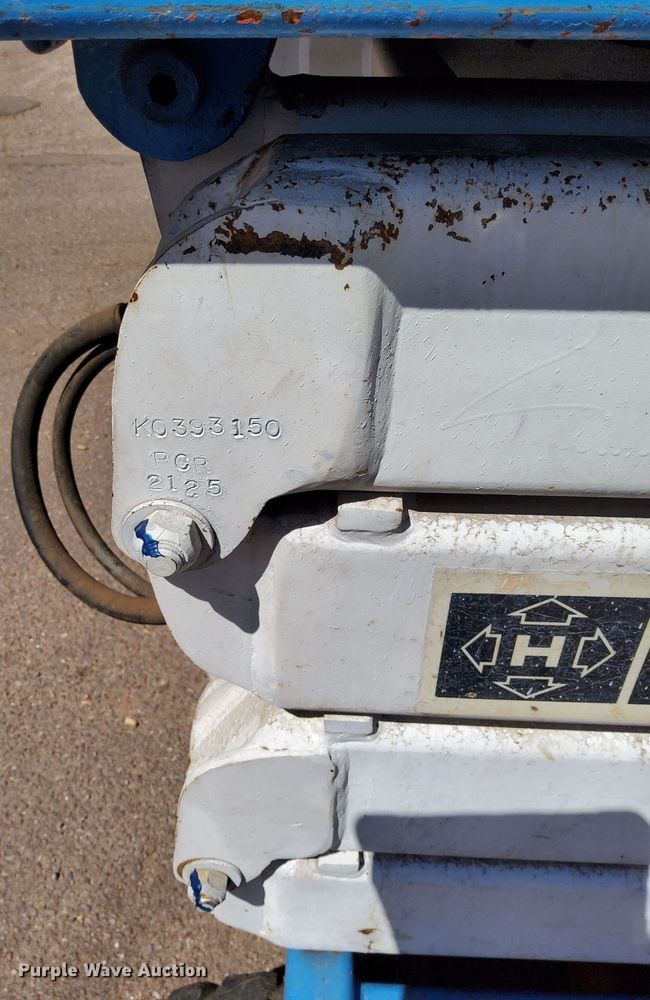 image for item DQ6150 1985 HunterLift 2152 scissor lift