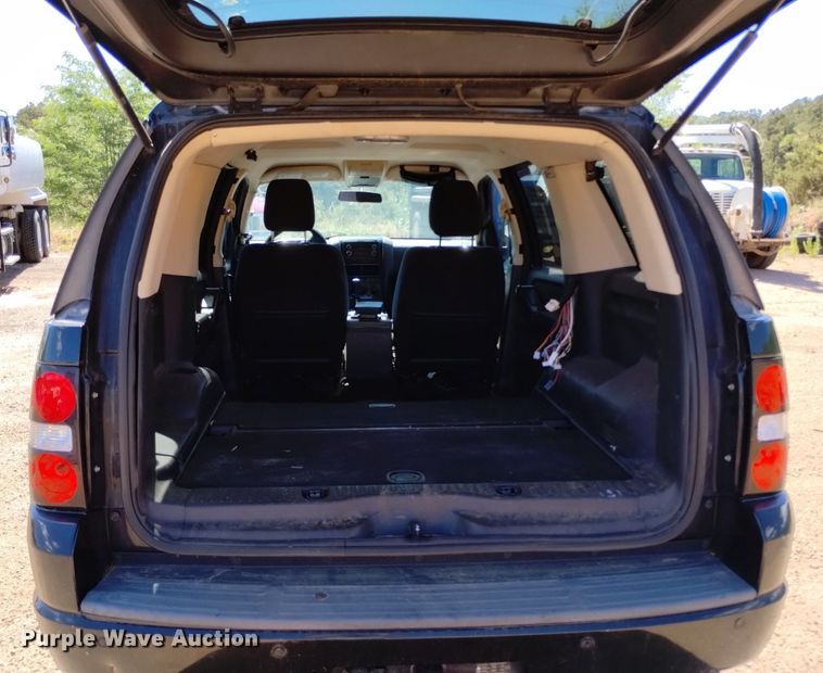 image for item DQ6152 2010 Ford  Explorer SUV