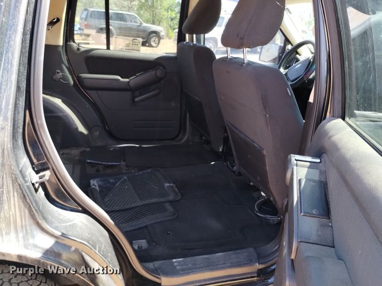 image for item DQ6152 2010 Ford  Explorer SUV