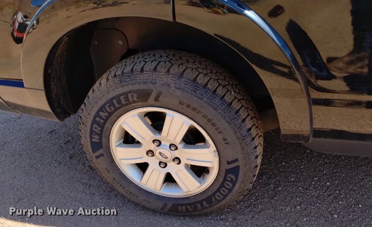 image for item DQ6152 2010 Ford  Explorer SUV