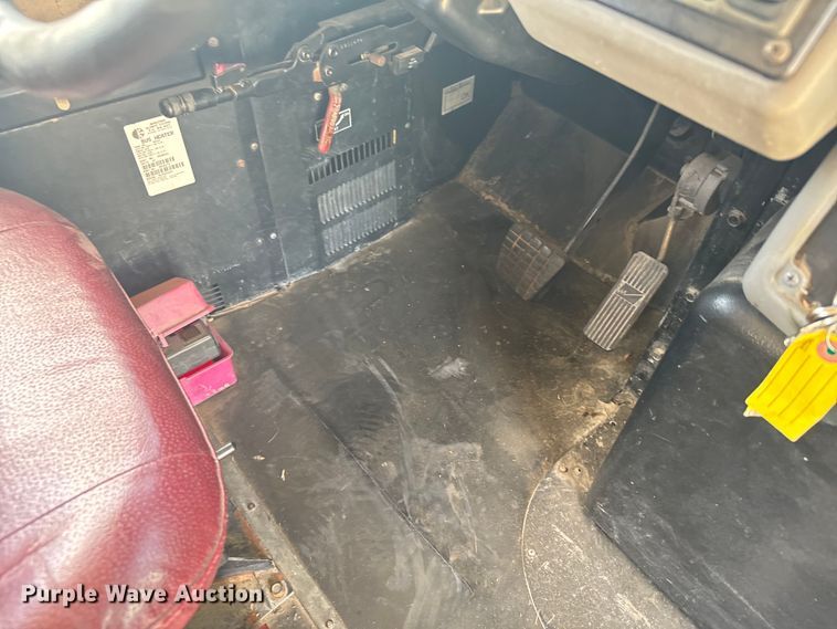 image for item DQ6832 2005 Bluebird Vision school bus