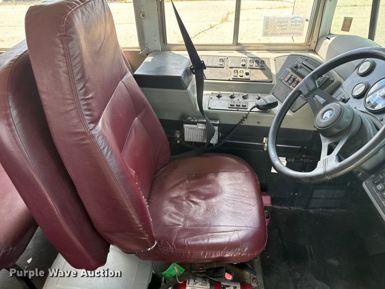 image for item DQ6832 2005 Bluebird Vision school bus