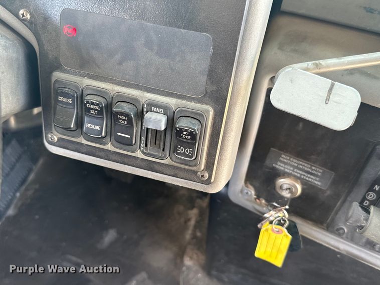 image for item DQ6832 2005 Bluebird Vision school bus