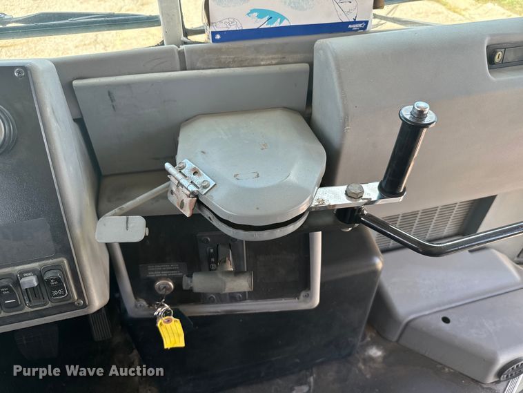 image for item DQ6832 2005 Bluebird Vision school bus