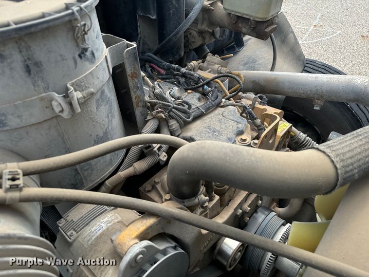 image for item DQ6832 2005 Bluebird Vision school bus