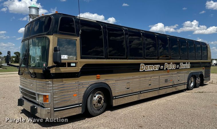 image for item DQ6833 1999 Prevost coach bus
