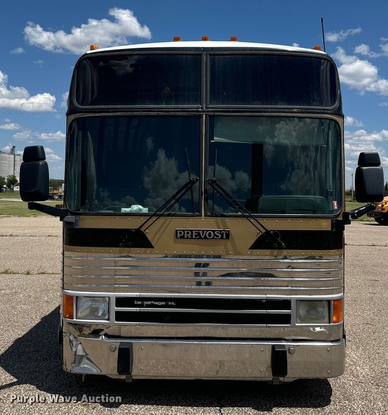 image for item DQ6833 1999 Prevost coach bus